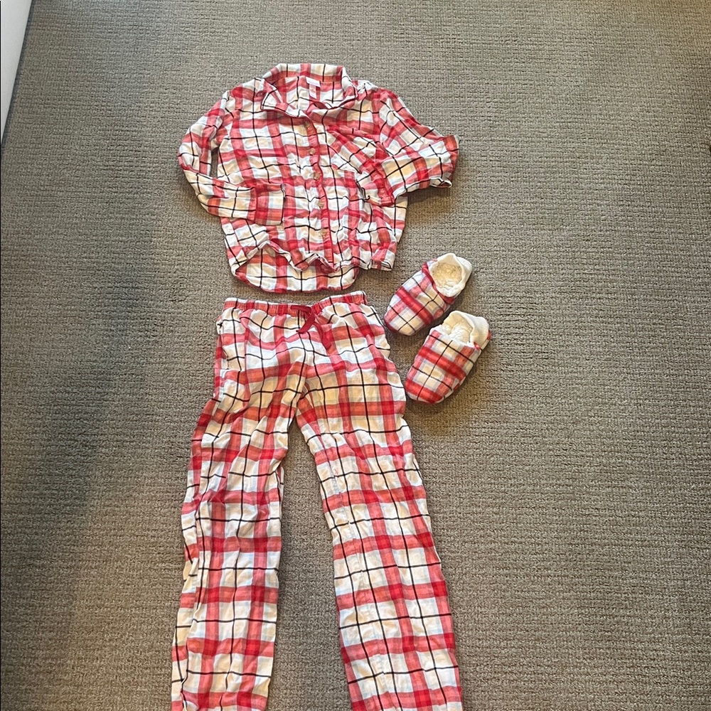 Wondershop from target size XS Christmas Red Plaid Pajama Set with Slippers